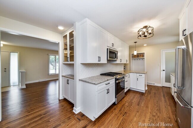 Building Photo - 311 Longview Dr