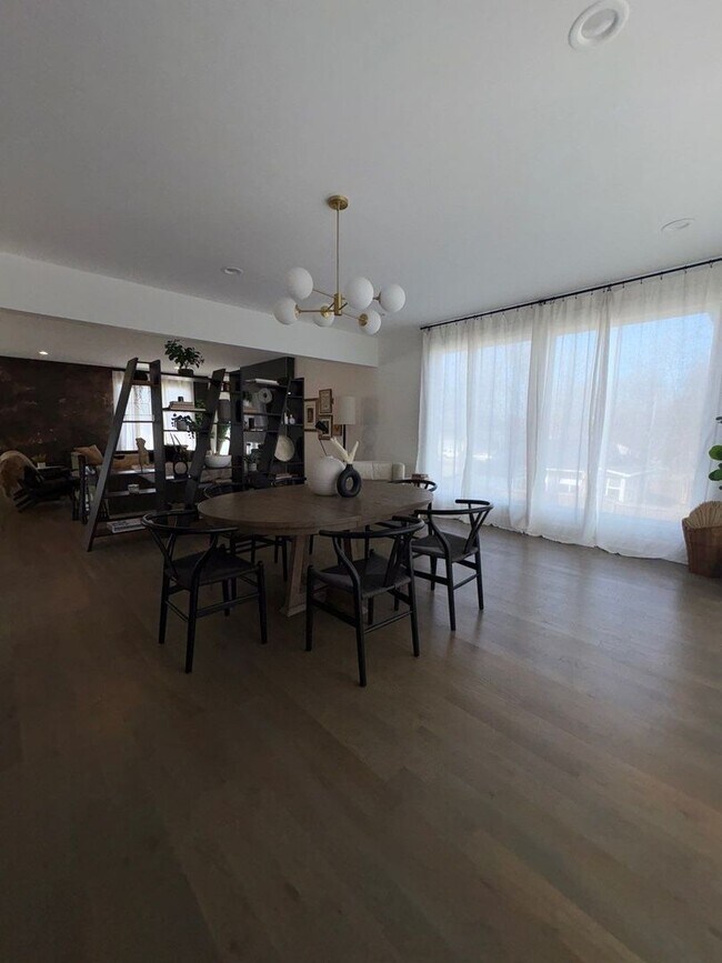 Building Photo - Fully Furnished 5 Bed, 3.5 Bath Located In East Nashville's McFerrin Park Neighborhood w/ Flexibl...