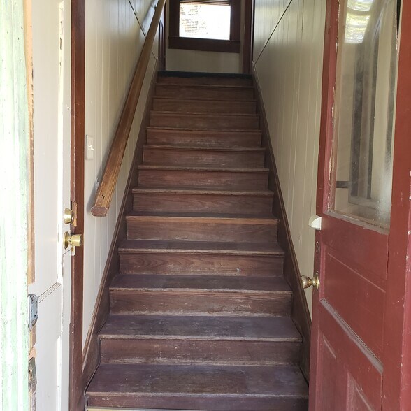 Building Photo - 715 N Main St