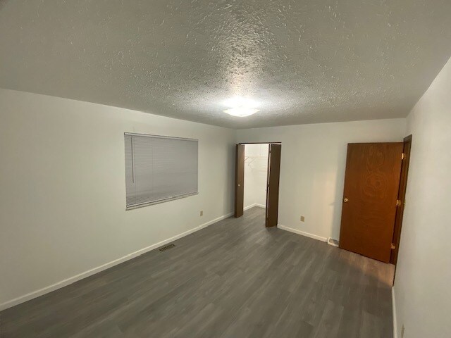Building Photo - 1044 Sunhaven Dr