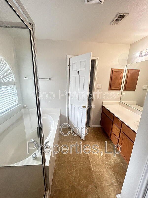 Building Photo - 307 Lucille