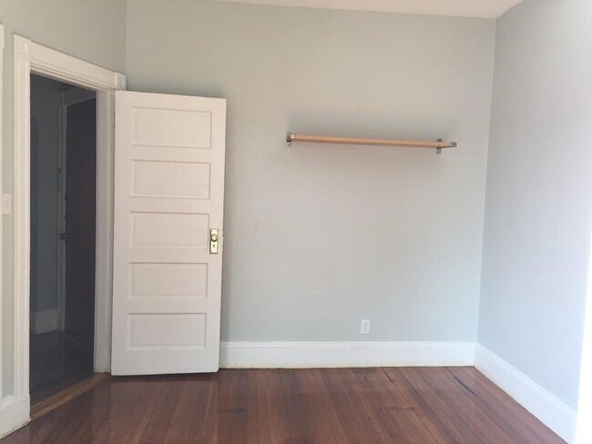 Building Photo - 760 Columbia Rd