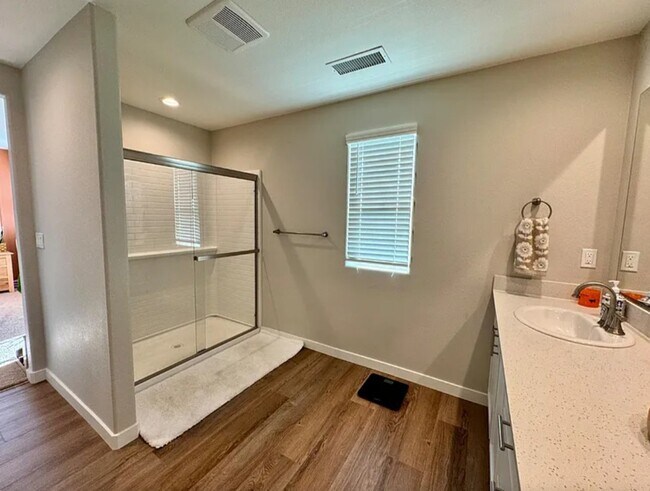 Building Photo - 609 Josephine Ave