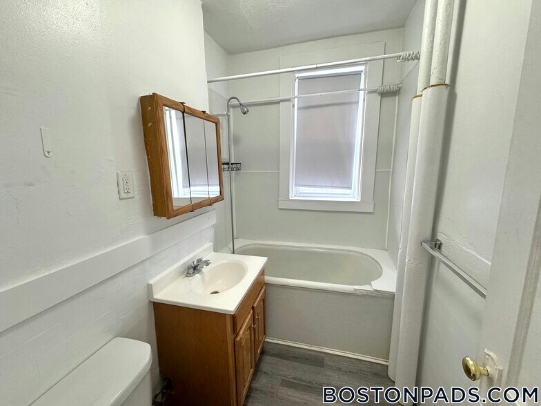 Building Photo - 1179 Boylston St