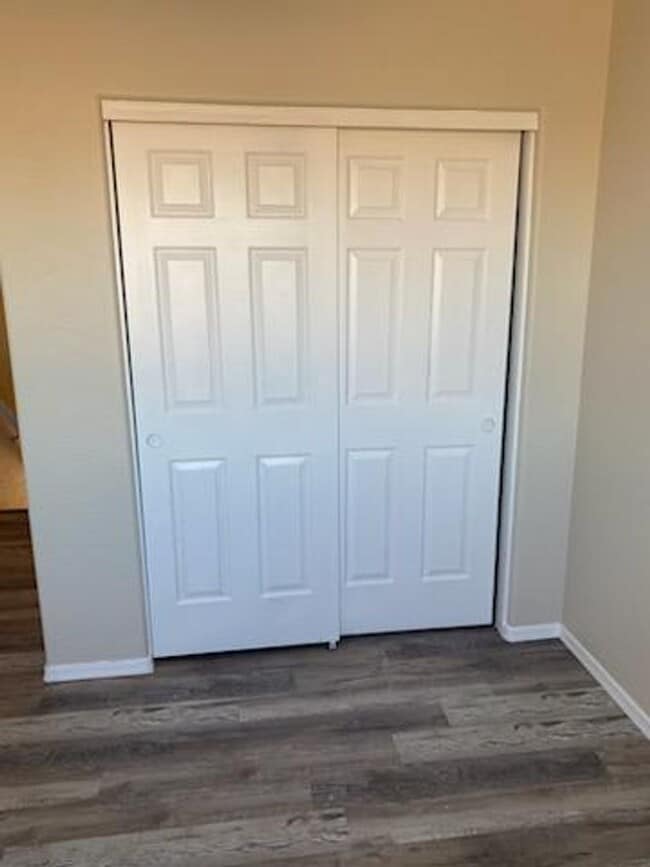 Building Photo - 3 BEDROOM 2 BATH 2 STORY HOME 4 PLEX END  UNIT A FREE RENT OAC