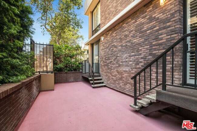 Building Photo - 211 S Spalding Dr