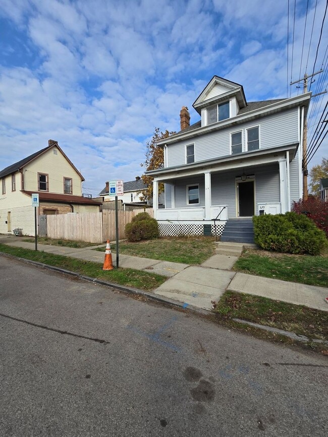 Building Photo - 4 BEDROOM SINGLE FAMILY HOME