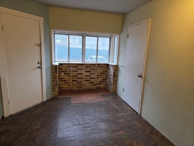 Building Photo - 1250 E 100 S