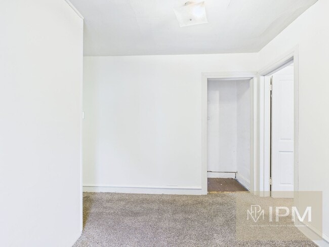 Building Photo - Charming 3 Bedroom, 1 Bath Home in Northeastern Schools!