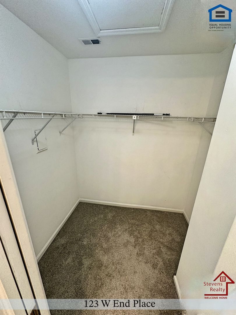 Building Photo - 123 West End Pl