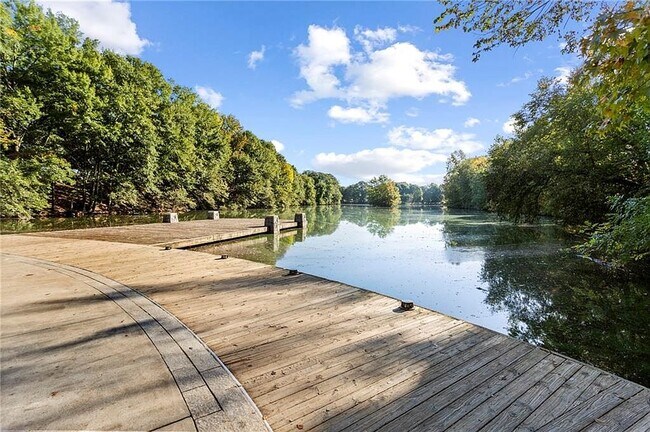 Building Photo - 209 14th St NE