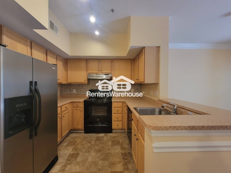 Building Photo - 245 Amal Dr SW