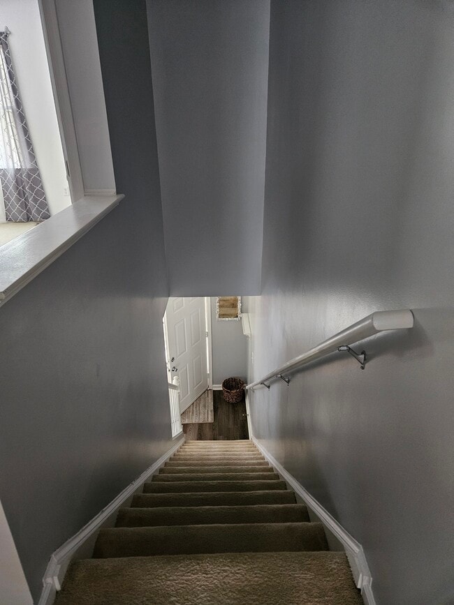 Building Photo - 309 Crestwood Ct