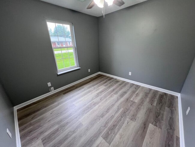 Building Photo - 105 Hayden Dr