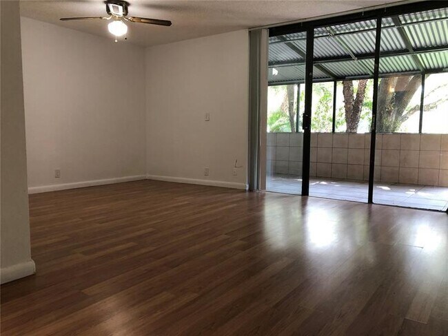 Building Photo - 20350 W Country Club Dr