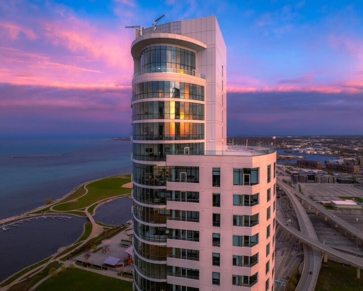 Building Photo - The Couture