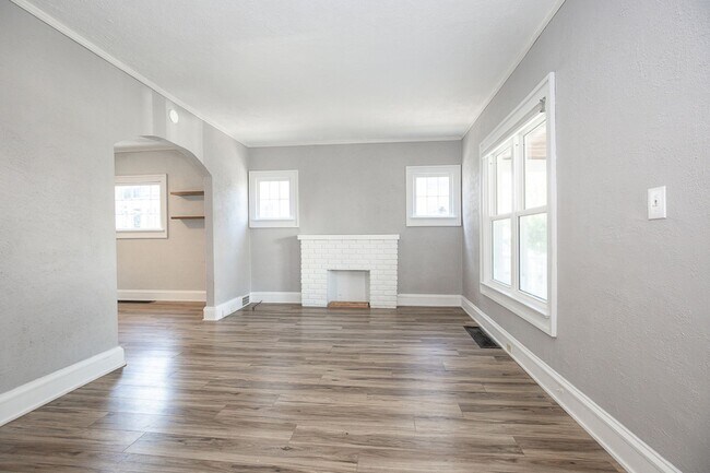 Building Photo - 3 Bedroom Lakewood Single House!