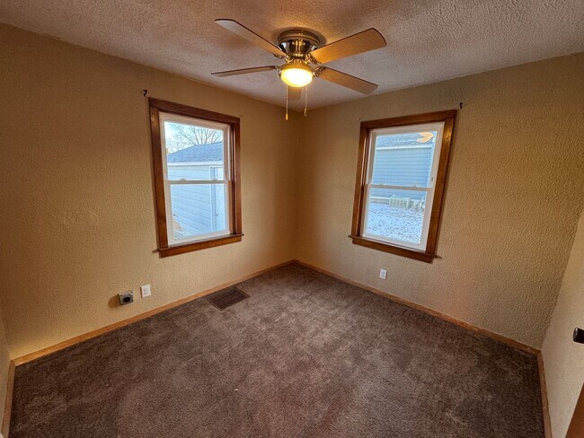 Building Photo - Cozy 2-Bedroom Home In a Peaceful Neighborhood!