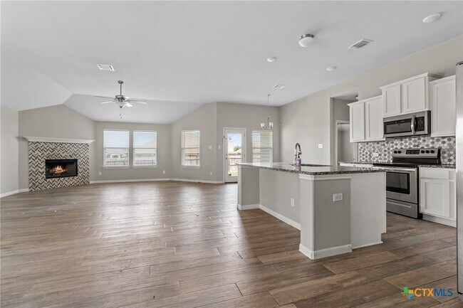 Building Photo - 6117 Verde Dr