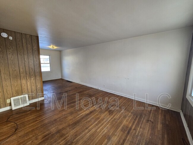 Building Photo - 261 Madison St