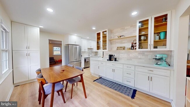 Building Photo - 5810 Helmsdale Ln