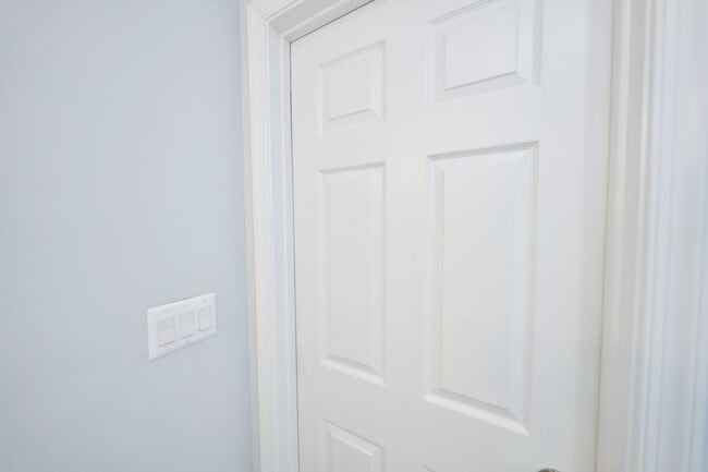 Building Photo - 9900 Kingsbridge Dr