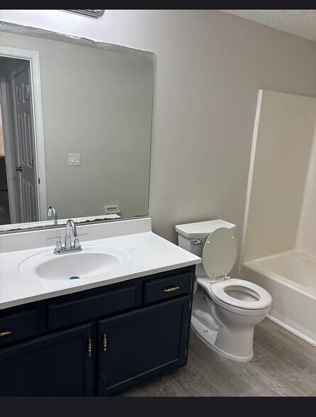 Building Photo - Room in Single Family Home on Brookside Dr SE