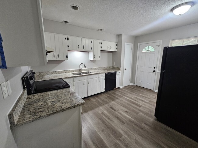 Building Photo - 1108 Thomas Ln