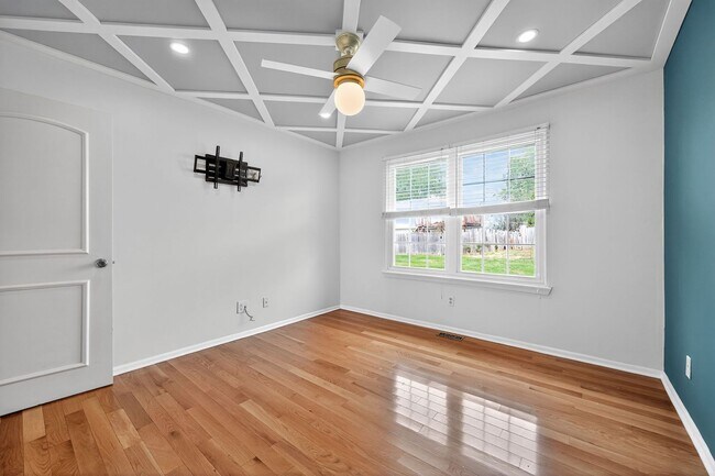 Building Photo - Beautiful 2 Bedroom, 1 Bathroom Condo In W...