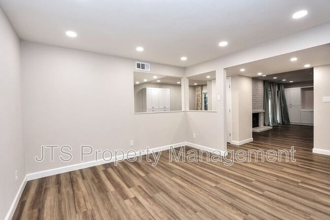 Building Photo - 3160 Watt Ave