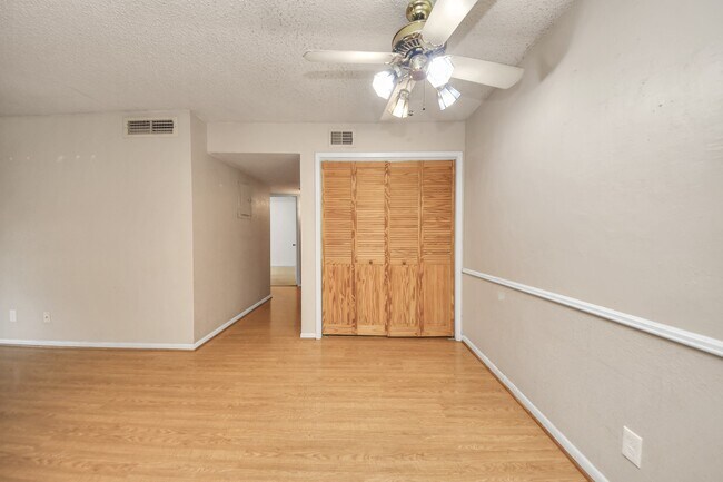 Building Photo - 2800 Jeanetta St