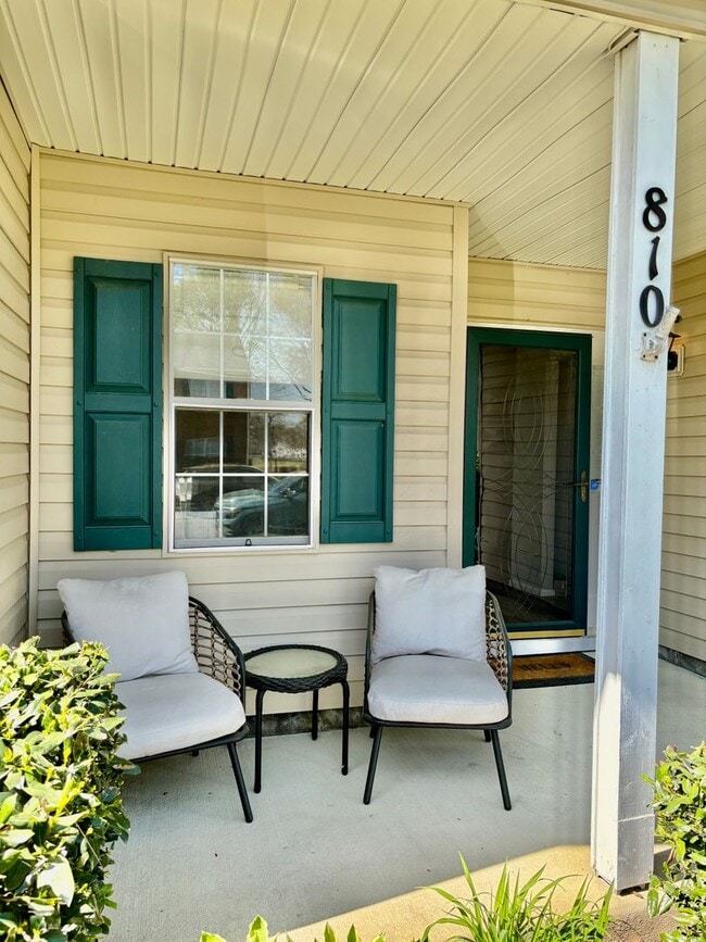 Building Photo - 3 bedroom/2.5 bathroom- Lake Cambridge- Kiln Creek