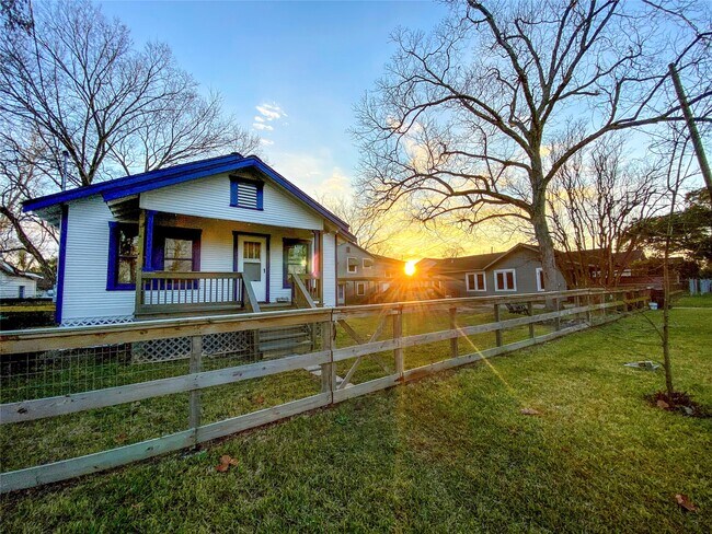 Building Photo - 7924 Ford St