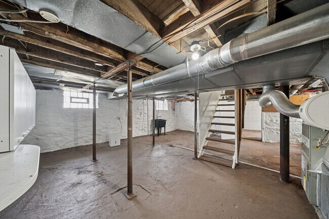 Building Photo - 5616 3rd St