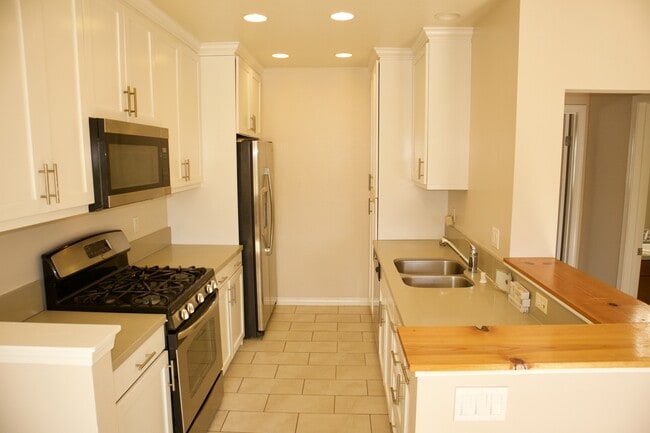 Building Photo - 20615 Amie Ave