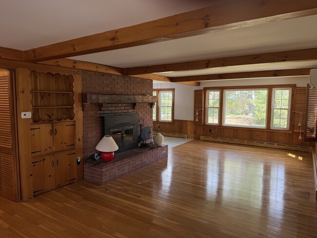 Building Photo - 3 Crescent St