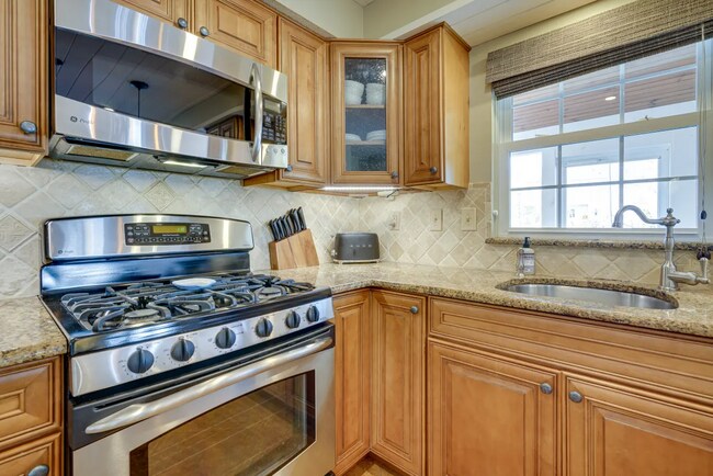 Kitchen - 151 Rambling Rd