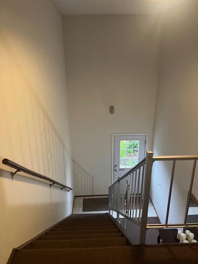 Building Photo - Beautiful 2 Bed 2 Bath Condo in Tacoma! 55...