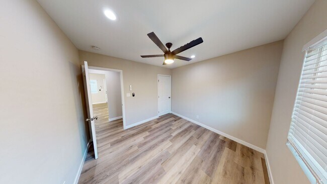 Building Photo - Renovated! 4BD/2BA on La Dorna