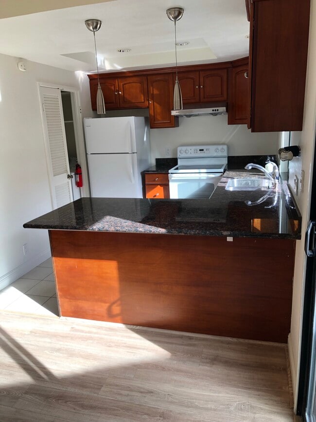 Building Photo - 818 Juno Ln