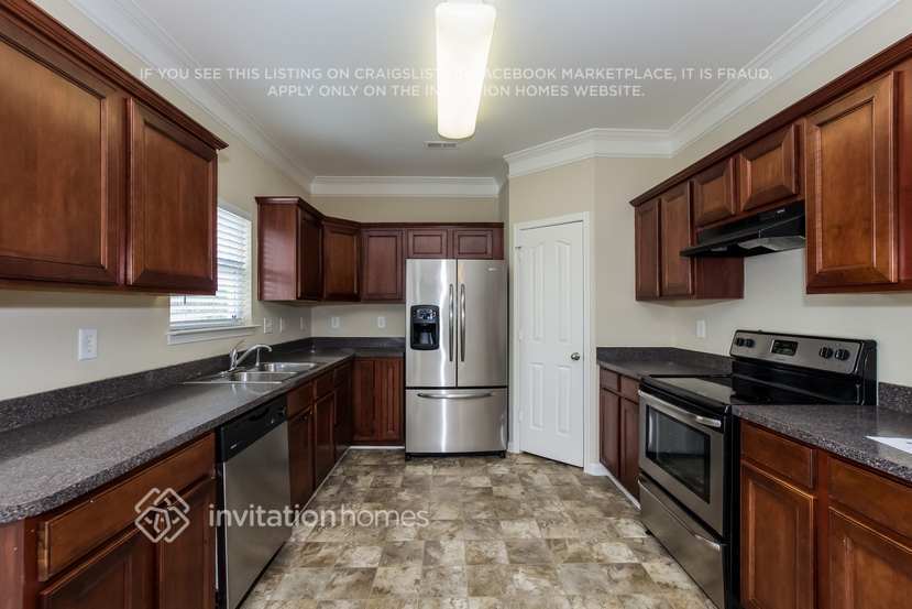 Building Photo - 16411 Austringer Pl