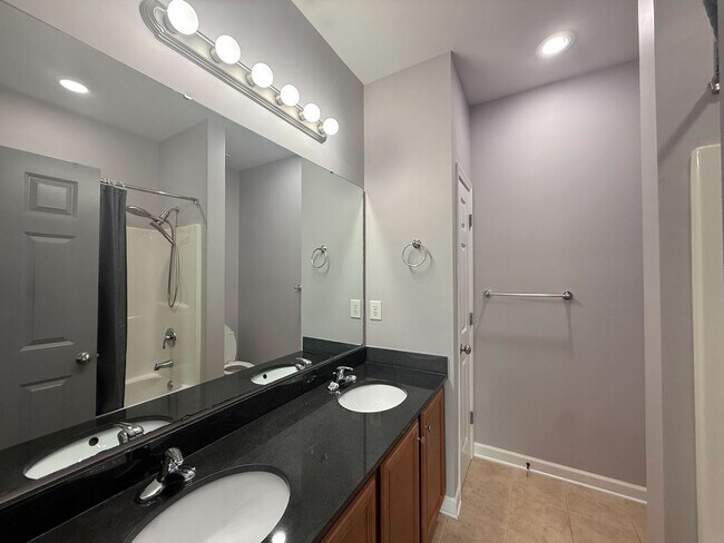 Building Photo - Market Common - 2 Bedroom / 2.5 Bathroom Townhouse