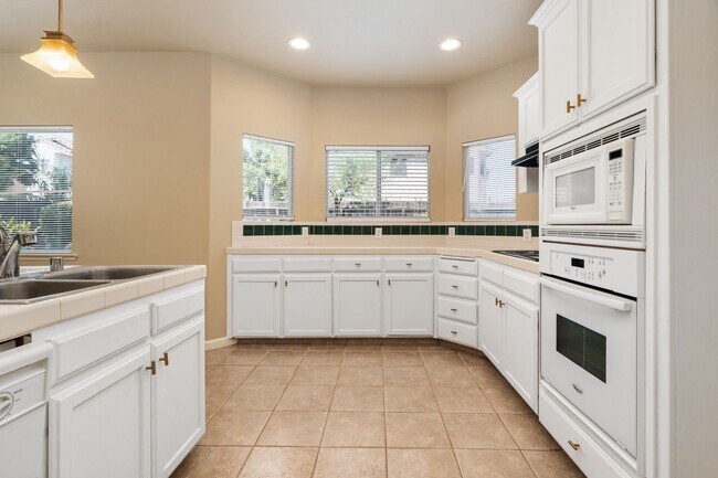 Building Photo - 2940 E Brandon Ln