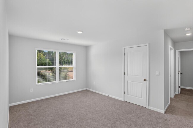 Building Photo - 383 King Vlg