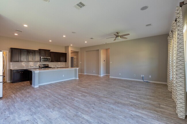 Building Photo - 8603 Pinto Cyn