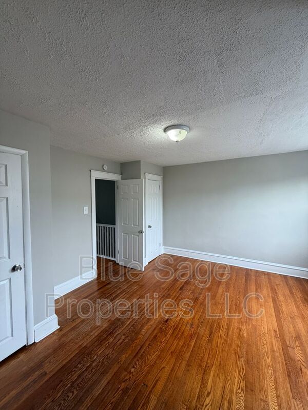 Building Photo - 7030 Greenwood Ave