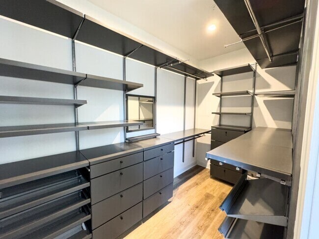 Building Photo - Gorgeous Townhome For Rent in the heart of...
