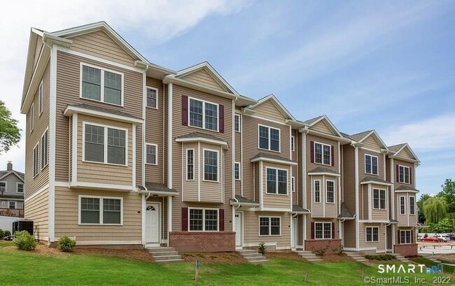 Building Photo - 35 Ringgold St