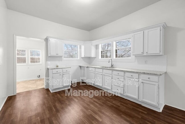 Building Photo - 5722 Terrace Ave