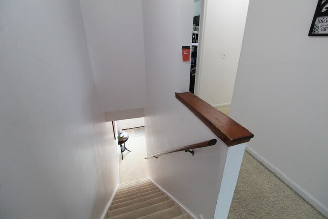 Building Photo - Charming 3-Bedroom Townhome for Rent with ...